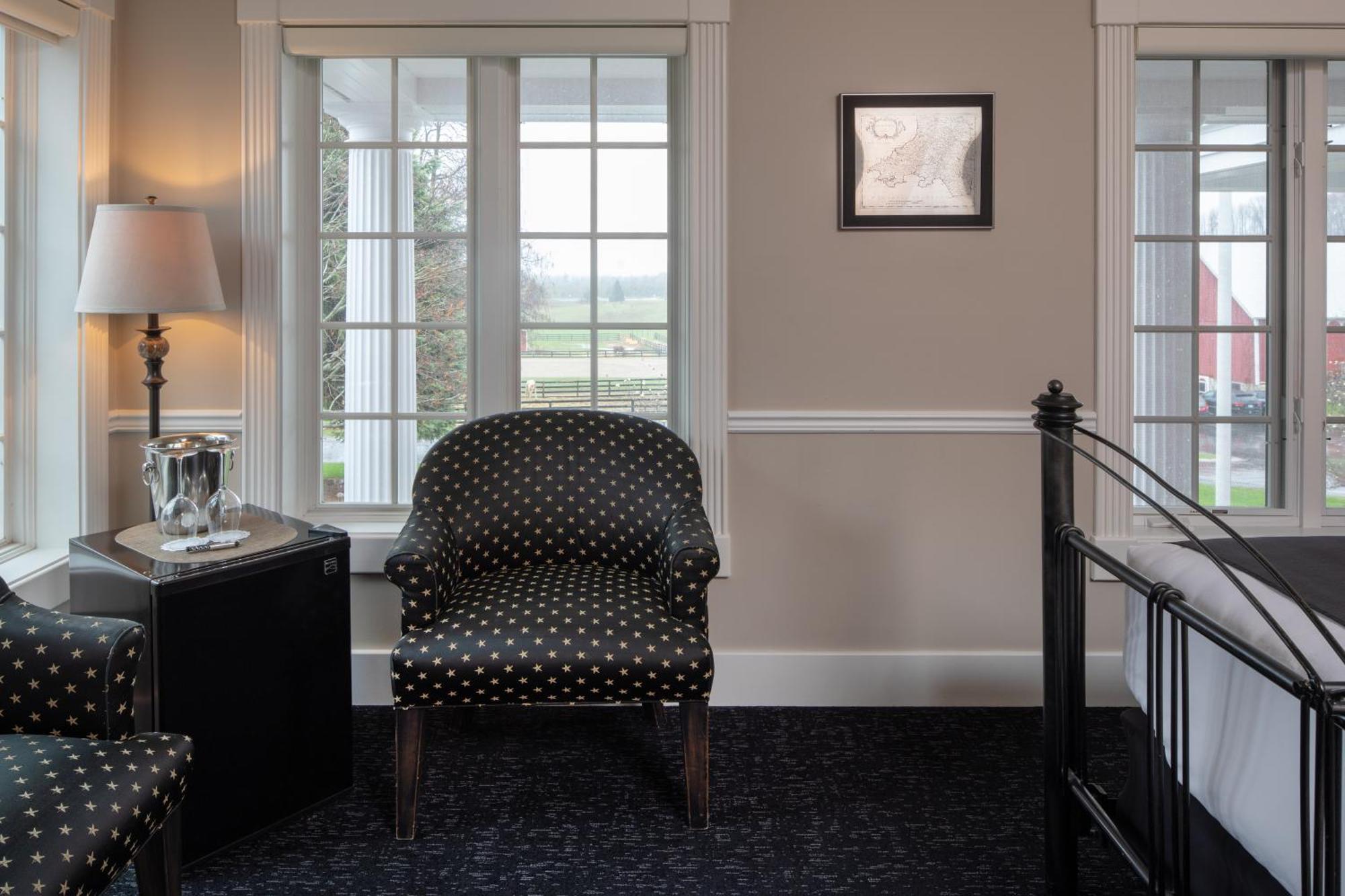 Inn At Black Star Farms Suttons Bay Rom bilde