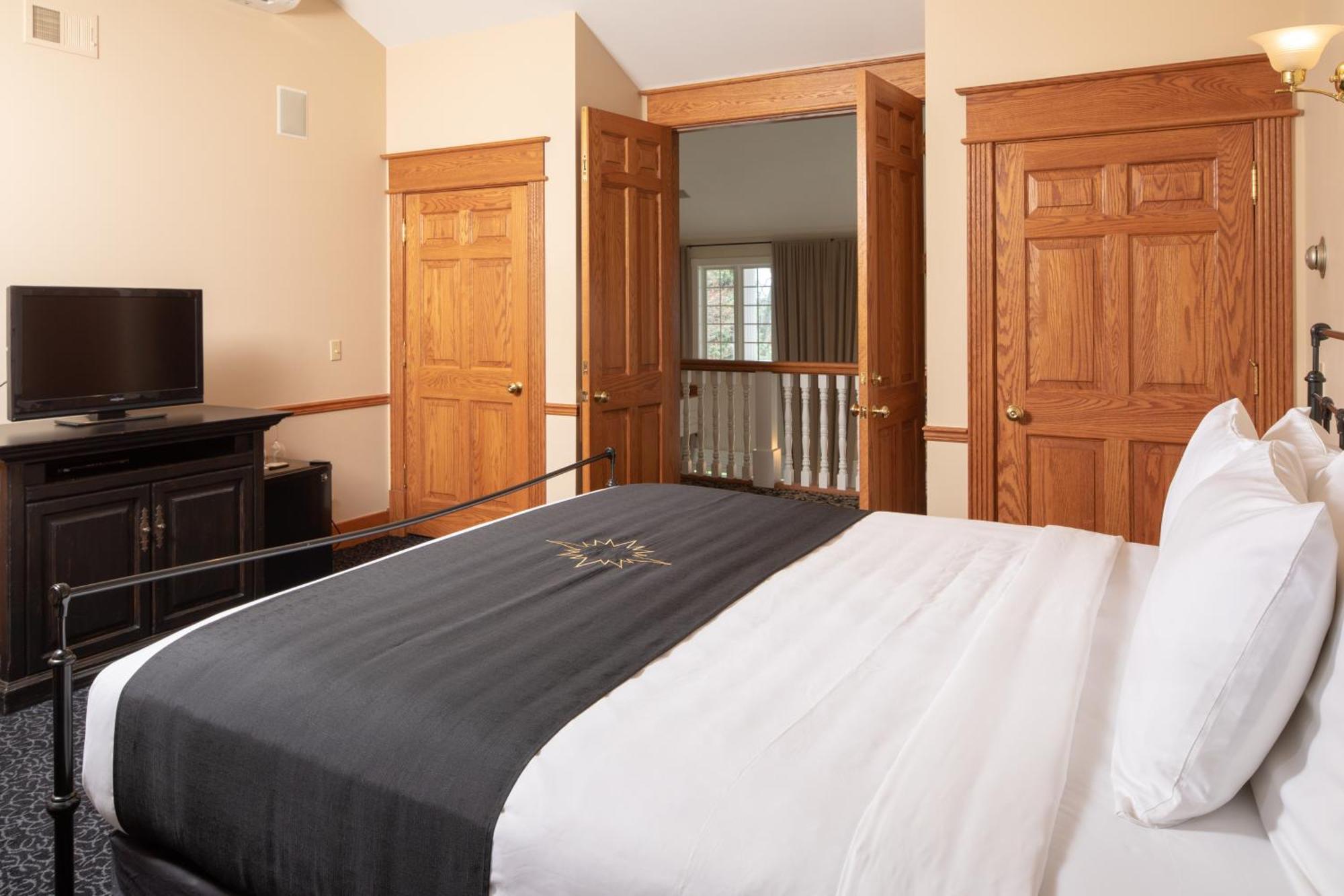 Inn At Black Star Farms Suttons Bay Rom bilde